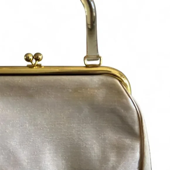 Vintage 50s white floral purse with gold hardware and plastic cover - Picture 8 of 9